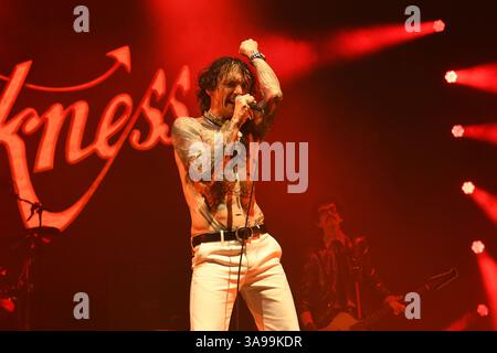 Londres, Royaume-Uni. 29 mars 2025. LONDRES, ANGLETERRE - MARS 29 : Justin Hawkins de « The Darkness » se produisant à l'OVO Arena, Wembley le 29 mars 2025 à Londres, Angleterre. CAP/Mar © Mar/Capital Pictures crédit : Capital Pictures/Alamy Live News Banque D'Images