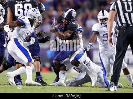 21 octobre 2017 : .TCU Horned Frogs running back Darius Anderson (6) porte la balle au cours d'un match de football NCAA entre Kansas Jayhawks et le TCU Corne grenouilles à Amon Carter Stadium à Fort Worth, Texas. .Manny Flores/CSM Banque D'Images