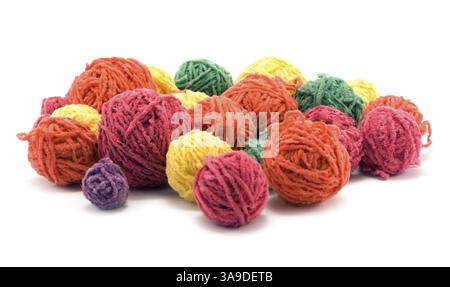 Boule des fils de couleur isolée sur fond blanc Banque D'Images
