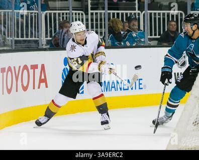 21 septembre 2017 : les Golden Knights de Vegas quittent l'aile Teemu Pulkkinen (67 ans) en action lors du match de hockey dans la LNH entre les Golden Knights de Vegas et les Sharks de San Jose au SAP Center de San Jose, EN CALIFORNIE. Les Sharks mènent les Golden Knights 4-0 à la fin de la deuxième période. Damon Tarver/Cal Sport Media(image de crédit : &copy ; Damon Tarver/CSM via ZUMA Wire) Banque D'Images