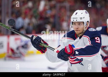 07 octobre 2017 : Chicago, Illinois, États-Unis - Blue Jacket #9 Artemi Panarin en action avant le match de la Ligue nationale de hockey entre les Blackhawks de Chicago et les Blue Jackets de Columbus au United Center à Chicago, il. Photographe : Mike Wulf(image de crédit : &copy ; Mike Wulf/CSM via ZUMA Wire) Banque D'Images