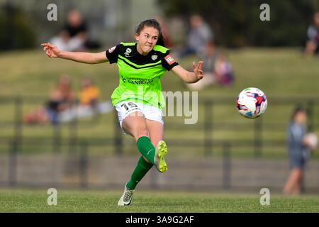 28 octobre 2017 - Melbourne, Victoria, Australie - AOIFE Colville (19 ans) de Canberra United tire le ballon dans la première ronde de la compétition W-League entre Melbourne Victory et Canberra United pendant la saison 2017-18 au stade Epping, Melbourne, Australie. La Westfield W-League est la ligue nationale de football semi-professionnelle féminine australienne. Melbourne a gagné 2-1. (Crédit image : © Sydney Low via ZUMA Wire) Banque D'Images