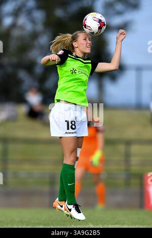 28 octobre 2017 - Melbourne, Victoria, Australie - TAREN KING (18 ans) de Canberra United dirige le ballon dans la première ronde de la compétition W-League entre Melbourne Victory et Canberra United lors de la saison 2017-18 au stade Epping, Melbourne, Australie. La Westfield W-League est la ligue nationale de football semi-professionnelle féminine australienne. Melbourne a gagné 2-1. (Crédit image : © Sydney Low via ZUMA Wire) Banque D'Images