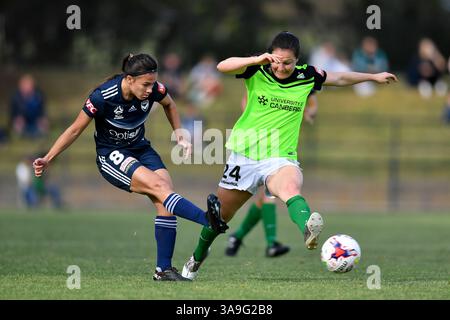 28 octobre 2017 - Melbourne, Victoria, Australie - ANGELA BEARD (8) de Melbourne Victory frappe le ballon dans la première ronde de la compétition W-League entre Melbourne Victory et Canberra United pendant la saison 2017-18 au stade Epping, Melbourne, Australie. La Westfield W-League est la ligue nationale de football semi-professionnelle féminine australienne. Melbourne a gagné 2-1. (Crédit image : © Sydney Low via ZUMA Wire) Banque D'Images