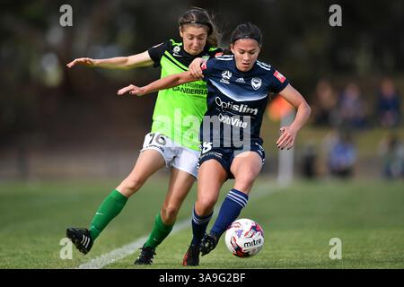 28 octobre 2017 - Melbourne, Victoria, Australie - ANGELA BEARD (8) de Melbourne Victory contrôle le ballon dans la première ronde de la W-League compétition entre Melbourne Victory et Canberra United pendant la saison 2017-18 au stade Epping, Melbourne, Australie. La Westfield W-League est la ligue nationale de football semi-professionnelle féminine australienne. Melbourne a gagné 2-1. (Crédit image : © Sydney Low via ZUMA Wire) Banque D'Images