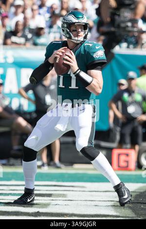24 septembre 2017 : le quarterback des Philadelphia Eagles Carson Wentz (11 ans) en action lors du match NFL entre les Giants de New York et les Eagles de Philadelphie au Lincoln Financial Field à Philadelphie, en Pennsylvanie. Christopher Szagola/CSM(image de crédit : &copy ; Chris Szagola/CSM via ZUMA Wire) Banque D'Images