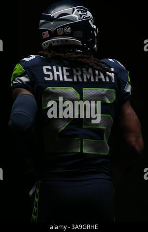 5 novembre 2017 : Richard Sherman (25 ans), cornerback des Seattle Seahawks, court dans le tunnel des joueurs pendant les échauffements avant un match entre les Redskins de Washington et les Seahawks de Seattle au CenturyLink Field à Seattle, WA, le 5 novembre 2017. Sean Brown/CSM(image de crédit : &copy ; Sean Brown/CSM via ZUMA Wire) Banque D'Images