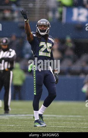 5 novembre 2017 : Richard Sherman (25 ans), cornerback des Seattle Seahawks, tente de faire monter la foule lors d'un match entre les Redskins de Washington et les Seahawks de Seattle au CenturyLink Field à Seattle, WA, le 5 novembre 2017. Sean Brown/CSM(image de crédit : &copy ; Sean Brown/CSM via ZUMA Wire) Banque D'Images