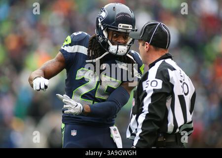 5 novembre 2017 : Richard Sherman (25 ans), cornerback des Seattle Seahawks, s'entretient avec le juge lors d'un match entre les Redskins de Washington et les Seahawks de Seattle au CenturyLink Field à Seattle, WA, le 5 novembre 2017. Sean Brown/CSM(image de crédit : &copy ; Sean Brown/CSM via ZUMA Wire) Banque D'Images