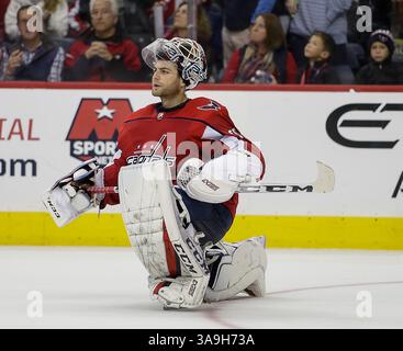 06 novembre 2017 : gardien de but #70 Braden Holtby lors d'un match de la LNH entre les Capitals de Washington et les Coyotes de l'Arizona au Capital One Arena de Washington DC Justin Cooper/CSM(image de crédit : &copy ; Justin Cooper/CSM via ZUMA Wire) Banque D'Images
