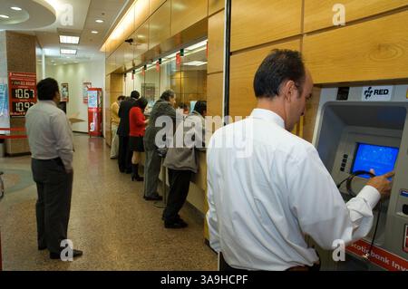 29 décembre 2006 ; Mexico, MEXIQUE ; clients de Scotiabank Inverlat et employés de banque à la succursale de Mexico. Crédit obligatoire : photo de Keith Dannemiller/ZUMA Press. (©) Copyright 2006 par Keith Dannemiller Banque D'Images