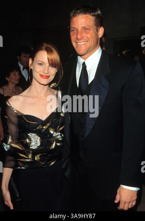 01 mars 1998 ; Los Angeles, CA, États-Unis ; acteur LAURA LEIGHTON & DOUG SAVANT @ 1998 : Judes Benefit. Banque D'Images