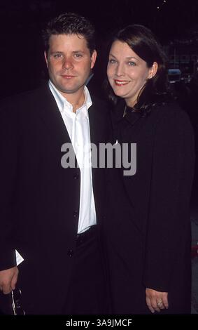07 août 2001 ; Los Angeles, CA, États-Unis ; L'acteur SEAN ASTIN et son épouse, la productrice CHRISTINE ASTIN lors de la première du film 'The Others'. Banque D'Images