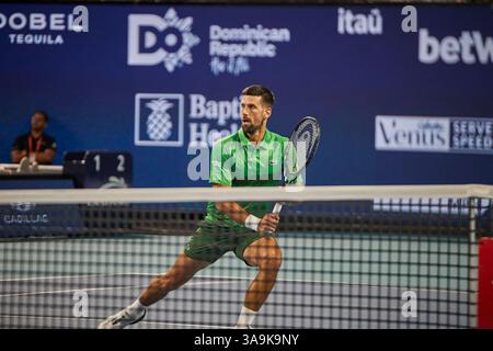 Miami Gardens, Floride, États-Unis. 30 mars 2025. Novak Djokovic (SRB) contre Jakub Mensik (CZE) lors de la finale en simple masculin à l'Open de Miami 2025. VAINQUEUR Jakub Mensik : . Crédit : Yaroslav Sabitov/YES Market Media/Alamy Live News. Banque D'Images
