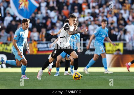 Valencia, Espagne. 30 mars 2025. Enzo Barrenechea (Valencia) Football/Football : Espagnol 'LaLiga EA Sports' match entre Valencia CF 1-0 RCD Mallorca à l'Estadio de Mestalla à Valence, Espagne . Crédit : Mutsu Kawamori/AFLO/Alamy Live News Banque D'Images