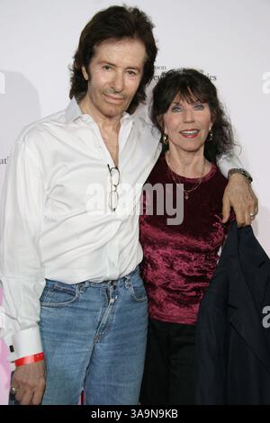 16 juillet 2006 ; Los Angeles, CA, États-Unis ; GEORGE CHAKIRIS et RITA HYDE au 'Melodies and Memories' une soirée sous les étoiles avec Michael Feinstein et Linda Eder au profit de la Deane F. Johnson Alzheimer's Foundation. L'événement a eu lieu dans la Treetops Terrace du zoo de Los Angeles. Crédit obligatoire : photo de Rachel Worth/ZUMA Press. (©) Copyright 2006 par Rachel Worth Banque D'Images