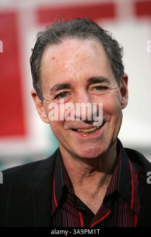 30 octobre 2005 ; Hollywood, CA, États-Unis ; HARRY SHEARER lors des arrivées à la première du film Chicken Little. Walt Disney Pictures présente la première de Chicken Little au théâtre El Capitan. Crédit obligatoire : photo de Phil Han/ZUMA Press. (©) Copyright 2005 par Phil Han Banque D'Images