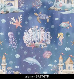 Modèle sans couture avec château sous-marin et coraux sur fond sombre aquarelle. Illustration de toile de fond marine avec tortue, dauphin, poisson et bulles pour le linge enfantin ou le papier d'emballage pour enfants. Banque D'Images