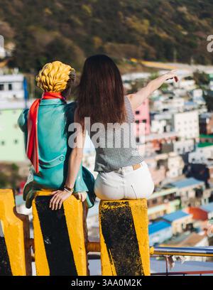 Vue de la statue du petit Prince et figure de sculpture du renard du désert dans le village culturel de Gamcheon, Busan, Corée du Sud, Gamcheon-dong, district de Saha, rues an Banque D'Images