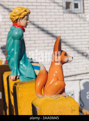 Vue de la statue du petit Prince et figure de sculpture du renard du désert dans le village culturel de Gamcheon, Busan, Corée du Sud, Gamcheon-dong, district de Saha, rues an Banque D'Images