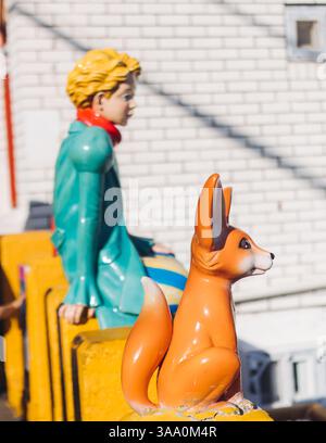 Vue de la statue du petit Prince et figure de sculpture du renard du désert dans le village culturel de Gamcheon, Busan, Corée du Sud, Gamcheon-dong, district de Saha, rues an Banque D'Images
