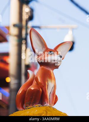 Vue de la statue du petit Prince et figure de sculpture du renard du désert dans le village culturel de Gamcheon, Busan, Corée du Sud, Gamcheon-dong, district de Saha, rues an Banque D'Images