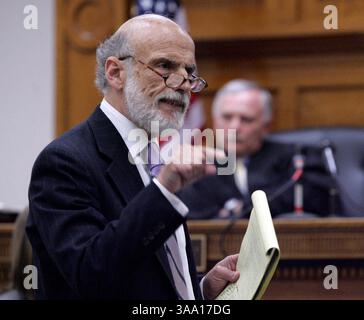 10 mai 2006 ; Toledo, OH, États-Unis ; L'avocat de la défense ALAN KONOP donne des arguments de clôture lors du procès pour meurtre du révérend Gerald Robinson. Robinson est jugé pour le meurtre de sœur Margaret Ann Pahl en 1980. Crédit obligatoire : photo par Andy Morrison/The Blade/ZUMA Press. (©) Copyright 2006 par The Blade Banque D'Images