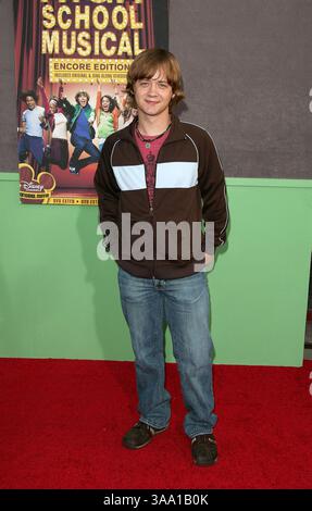 13 mai 2006 ; Hollywood, CA, États-Unis ; L'acteur JASON EARLES lors de la projection de 'High School musical' au théâtre El Capitan. Crédit obligatoire : photo de Rena Durham/ZUMA KPA. (©) Copyright 2006 par Rena Durham Banque D'Images