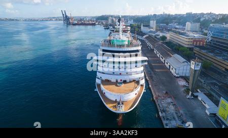 Le navire de croisière MS Queen Victoria a ancré dans le port Banque D'Images
