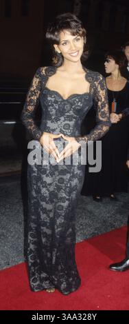 15 janvier 1995 ; Los Angeles, CA, États-Unis ; Halle Berry aux Cable Ace Awards. Banque D'Images
