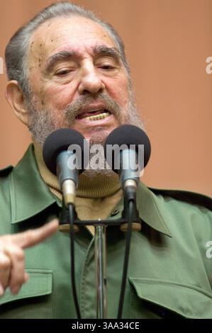 01-ao-t-2006-la-havane-cuba-le-chef-v-t-ran-cubain-fidel-castro-a