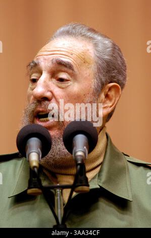 01-ao-t-2006-la-havane-cuba-le-chef-v-t-ran-cubain-fidel-castro-a
