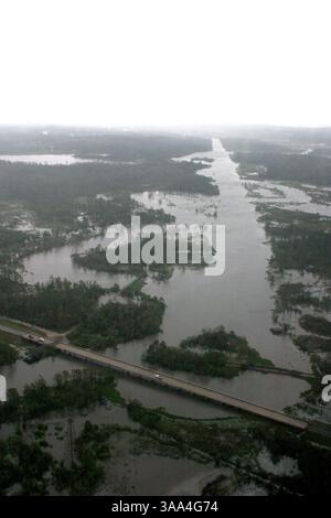 24 septembre 2005 ; Houston, TX, États-Unis ; vue aérienne de l'intérieur de l'état du Texas pendant l'ouragan Rita, le 24 septembre 2005. Crédit obligatoire : photo de Ana Elisa Fuentes/ZUMA Press. (©) Copyright 2005 par Ana Elisa Fuentes Banque D'Images