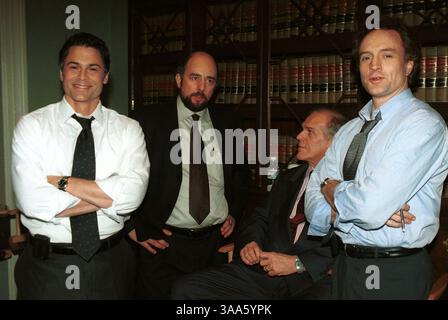 Feb 23, 2000 - Los Angeles, CA, USA - The West Wing, une série télévisée dramatique à succès a commencé en 1999. De gauche à droite : ROB LOWE, RICHARD SCHIFF, JOHN SPENCER et BRADLEY WHITFORD. Banque D'Images