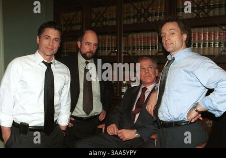 Feb 23, 2000 - Los Angeles, CA, USA - The West Wing, une série télévisée dramatique à succès a commencé en 1999. De gauche à droite : ROB LOWE, RICHARD SCHIFF, JOHN SPENCER et BRADLEY WHITFORD. Banque D'Images