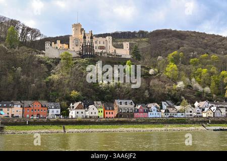 Coblence, Allemagne - 9 avril 2022 : vue panoramique sur le château de Stolzenfels près de Coblence Banque D'Images