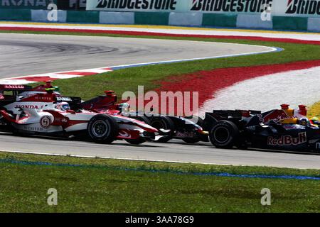 Avril 08, 2007 - Sepang, Kuala Lumpur, Malaisie - le début de la course. Championnat du monde de formule 1, route 2, Grand Prix de Malaisie, course, Sepang, Malaisie, dimanche 8 avril 2007. (Crédit image : © Sutton Motorsports/ZUMA Press) RESTRICTIONS : DROITS en Amérique du Nord et du Sud SEULEMENT ! Banque D'Images