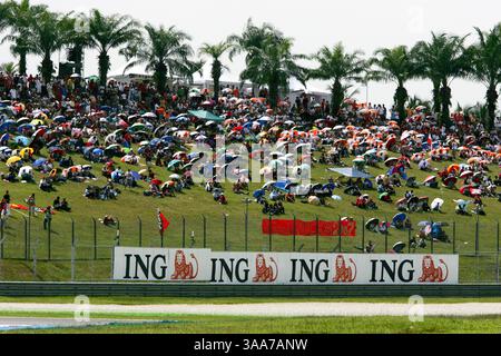 Avril 08, 2007 - Sepang, Kuala Lumpur, Malaisie - fans Championnat du monde de formule 1, Rd 2, Grand Prix de Malaisie, course, Sepang, Malaisie, dimanche 8 avril 2007. (Crédit image : © Sutton Motorsports/ZUMA Press) RESTRICTIONS : DROITS en Amérique du Nord et du Sud SEULEMENT ! Banque D'Images