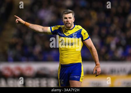WARRINGTON, ANGLETERRE - 28 MARS 2025 : Lachlan Fitzgibbon de Warrington Wolves donne des instructions à son équipe lors de la Betfred Super League Round 6 Warr Banque D'Images