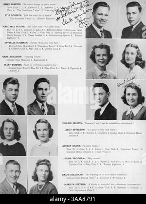 L’édition 1941 d’Echowan de l’école secondaire Louis Park documente les élèves, les enseignants, les réalisations sportives et les activités parascolaires de l’année scolaire 1940-1941/09. Banque D'Images