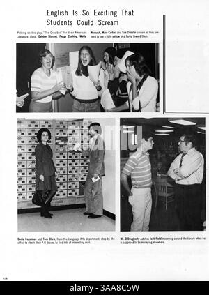 Cette édition 1975 de l'annuaire Whigrean de l'Edina East High School documente les moments clés de l'année scolaire, y compris les réalisations des élèves, les sports, les clubs et d'autres activités scolaires de 1974 à 1975. Banque D'Images