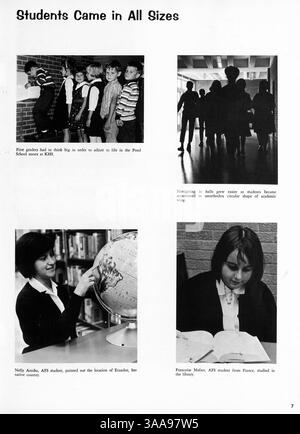 Cet annuaire de Kennedy High School (1966) présente des étudiants, des enseignants, des équipes sportives, des clubs et des événements de l'année scolaire 1965-1966-09, reflétant la vie scolaire. Banque D'Images