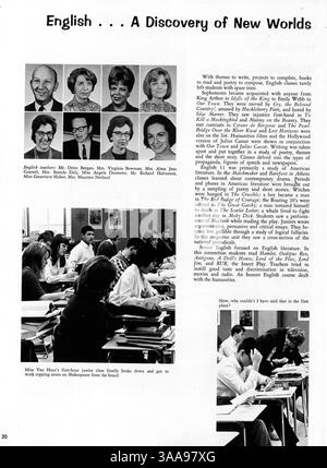 Cet annuaire de lycée de Kennedy High School (1966) présente des élèves, des enseignants, des clubs, des événements sportifs et d'autres moments importants de l'année scolaire 1965-1966. Banque D'Images