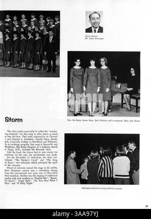 L'annuaire du Kennedy High 1966 présente des étudiants, des enseignants, des équipes sportives, des clubs et des événements scolaires importants de l'année scolaire 1965-1966/09, documentant la vie académique et parascolaire à l'école. Banque D'Images