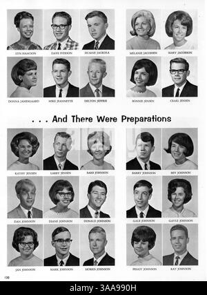 Le Kennedy High Yearbook 1966 présente les profils des étudiants et des enseignants, les faits saillants sportifs, les clubs scolaires et les moments importants de l'année scolaire 1965-1966. Banque D'Images