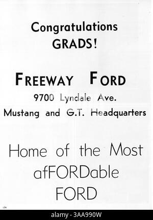 Le Kennedy High Yearbook 1966 présente les profils des étudiants et des enseignants, les événements sportifs, les clubs et autres faits saillants de l'année scolaire 1965-1966. Banque D'Images