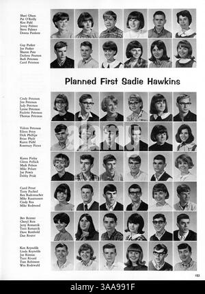 Le Kennedy High Yearbook 1966 présente les moments clés de l'année scolaire, y compris les profils des élèves et des enseignants, les événements sportifs, les clubs et d'autres activités liées à l'école de 1965 à 1966. Banque D'Images