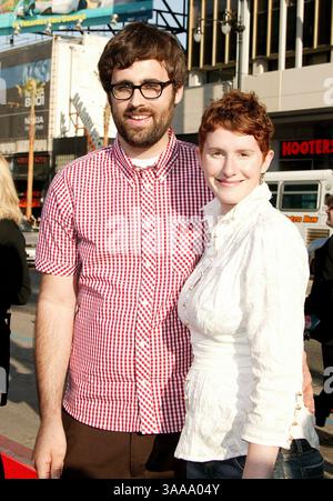 12 juin 2006 ; Hollywood, CA, États-Unis ; le réalisateur JARED HESS et son épouse lors de la première mondiale de 'Nacho libre' au Grauman's Chinese Theatre. Crédit obligatoire : photo de Rena Durham/ZUMA KPA. (©) Copyright 2006 par Rena Durham Banque D'Images