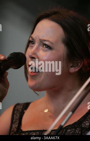 16 juin 2006 ; Manchester, TN, États-Unis ; 'nickel Creek' se produit au Bonnaroo Music Festival 2006. Crédit obligatoire : photo de Bryan Rinnert/ZUMA Press. (©) Copyright 2006 par Bryan Rinnert Banque D'Images