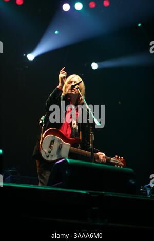 16 juin 2006 ; Manchester, TN, États-Unis ; Tom Petty et les Heartbreakers se produisent à Bonnaroo 2006. Crédit obligatoire : photo de Bryan Rinnert/ZUMA Press. (©) Copyright 2006 par Bryan Rinnert Banque D'Images